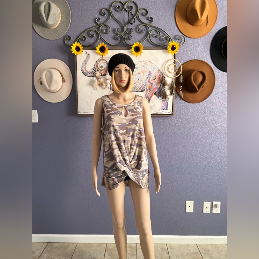 Twenty Second Round Neck Camouflage Tie Sleeveless Pullover Tops